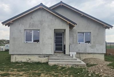 Casă cu Teren 500 Mp în Central - 2