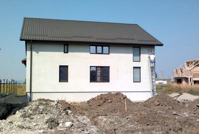 Casă individuală cu 5 camere cu Canalizare în Central - 27