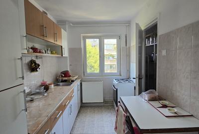 Apartament cu 3 camere decomandat în P-ța Doina - 2