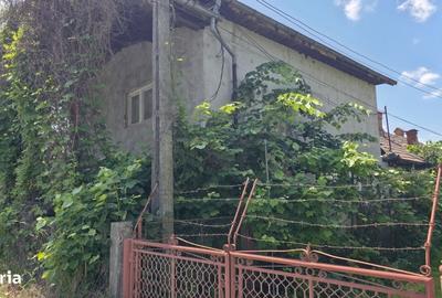 Casă cu 4 camere cu Teren 1444 Mp în Central - 1
