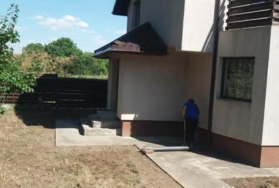 Casă cu 4 camere în Central