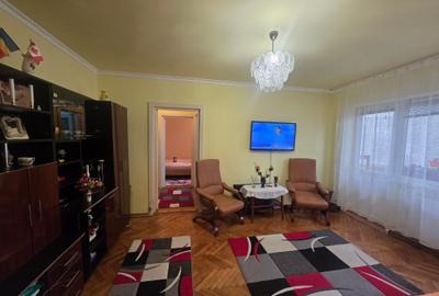 Vand apartament 2 camere et.2 Zamfirescu - 1