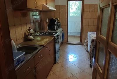 De vanzare apartament 3camere - 3