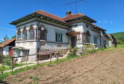 Casă individuală cu 4 camere în Băiculești