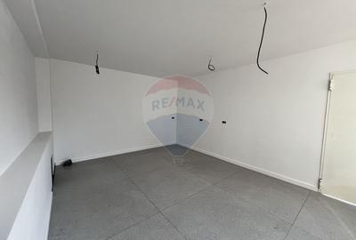 Spatiu comercial modern de inchiriat / 2 locuri de parcare - 31