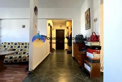 Apartament cu 4 camere decomandat, mobilat în Calea Romanului