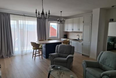 Apartament cu 2 camere decomandat, mobilat în Central
