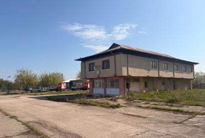 Spațiu comercial, de 1,800 mp, în Central - 4