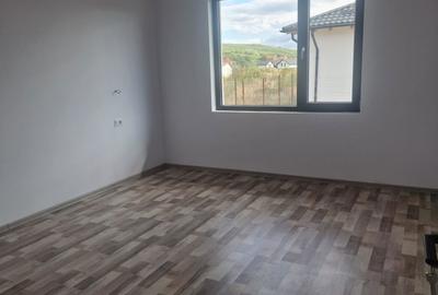 Casă cu 4 camere în Lunca - 1