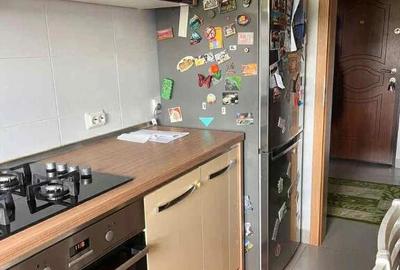 Apartament 2 camere, decomandat - zona Tractorul - 1