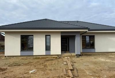 Casă cu 5 camere cu Teren 530 Mp în Satu Nou de Jos - 1