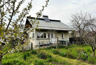 Casă cu 3 camere în Mârțești