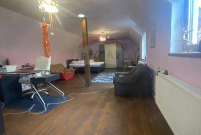 Casă cu 3 camere cu Teren 492 Mp în Mediaș - 7
