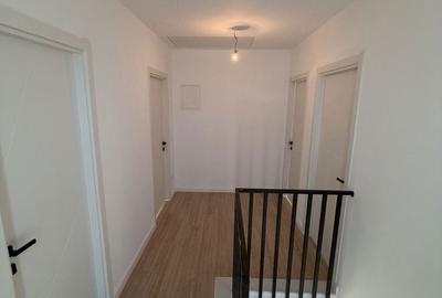 Casă cu 3 camere în Ipotești - 1