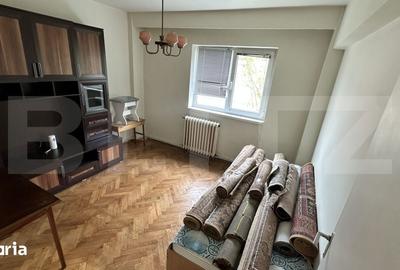 Apartament cu 4 camere decomandat în Central