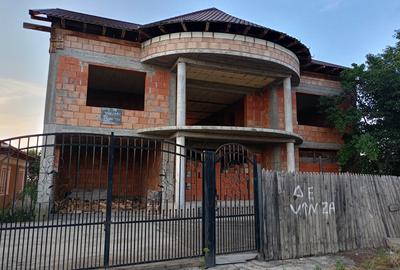 Casă cu 4 camere cu Teren 1200 Mp în Corabia - 2