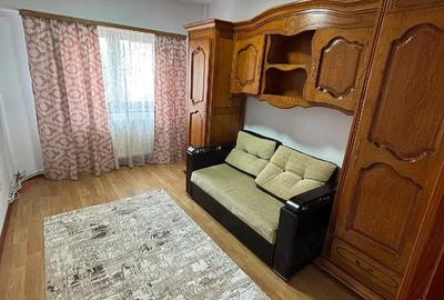 Apartament cu 3 camere semidecomandat în Fălticeni