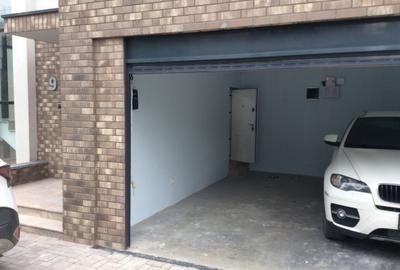 Vilă spectaculoasă de închiriat-5 camere, băi proprii, piscină privata - 4