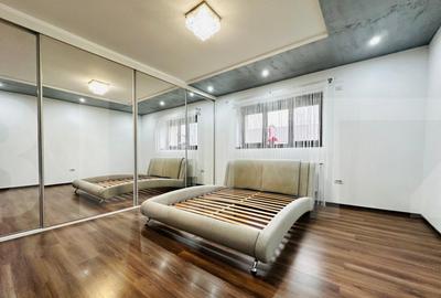 Casa spatioasa cu 5 dormitoare, doua bucatarii si teren de 1 - 10