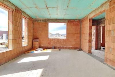 Casă cu 4 camere cu Teren 500 Mp în Cristian