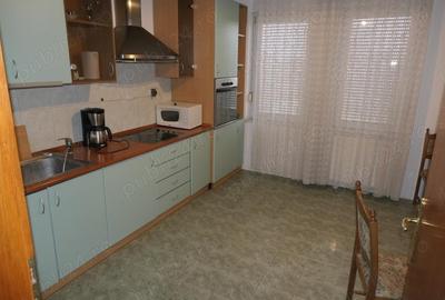 Apartament 3 camere foarte spatios, bloc tip asocia?ie, central - zona Pia?a Romana Apartament 3 camere foarte spatios, bloc tip asocia?ie, central - zona Pia?a Romana - 8