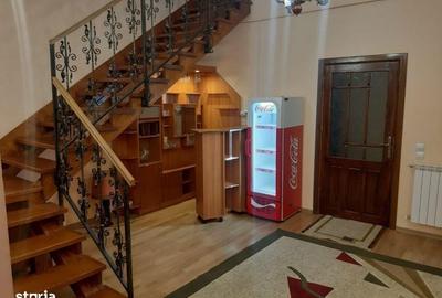 Spațiu comercial, de 280 mp, în Central - 4