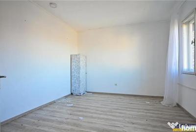 Spațiu comercial, de 9,000 mp, în Central - 6