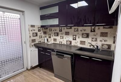 Apartament cu 3 camere decomandat în Rovine - 2