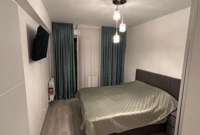 Apartament cu 3 camere decomandat în Metalurgiei
