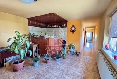 Casă individuală cu 6 camere cu Canalizare în Mehala