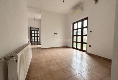 Casă cu Teren 211 Mp în Central - 9