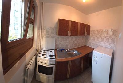 Garsonieră, zona Giurgiului, 2 stații  Eroii Revoluției, str Magurei, 1 - 12