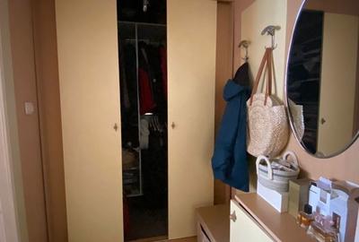 Apartament cu 4 camere decomandat în Petros - 1