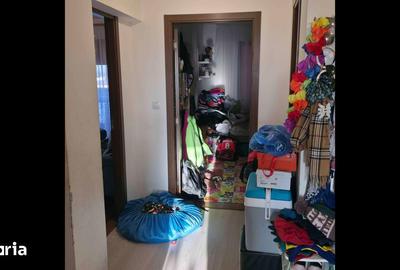 Apartament cu 3 camere decomandat în 7 Noiembrie - 8
