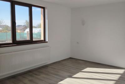 Casă cu 4 camere în Odaia Manolache - 8