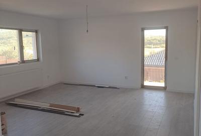 Casă cu 4 camere cu Teren 450 Mp în Bârnova
