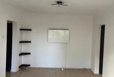 Apartament cu 3 camere semidecomandat în Găvana