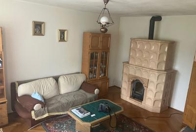 Casă cu 4 camere cu Teren 700 Mp în Central - 1