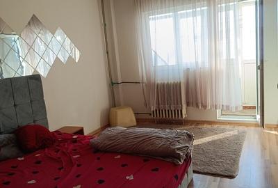 Apartament cu 3 camere decomandat, mobilat în Gorjului