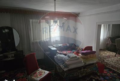 Casă cu 5 camere cu Teren 1958 Mp în Central - 11