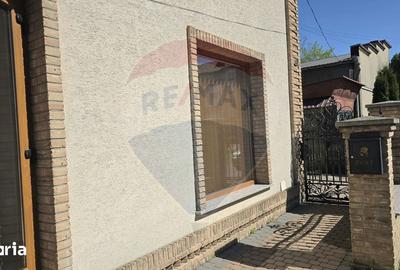 Spațiu comercial, de 50 mp, în Central - 3