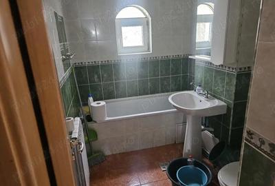 Casă cu 6 camere cu Teren 15000 Mp în Galata - 2