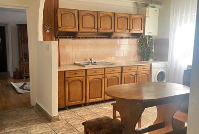Apartament cu 3 camere semidecomandat în Central