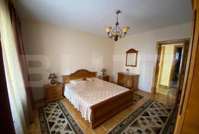 Casă cu 7 camere cu Teren 750 Mp în Central