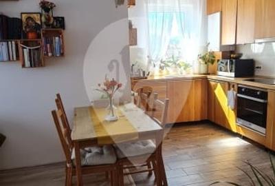Apartament cu 3 camere decomandat, mobilat în Tractorul - 2