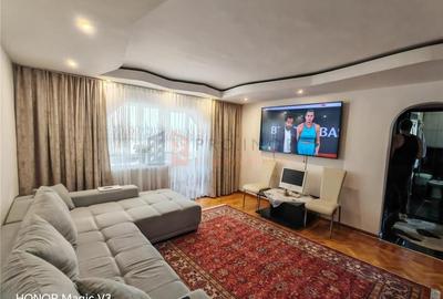 Apartament cu 3 camere semidecomandat, mobilat în Unirii Sud