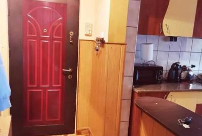 Apartament cu 2 camere, decomandat - zona Tractorul. - 1