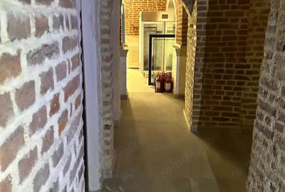 Spațiu comercial, de 220 mp, în P-ța Unirii - 2