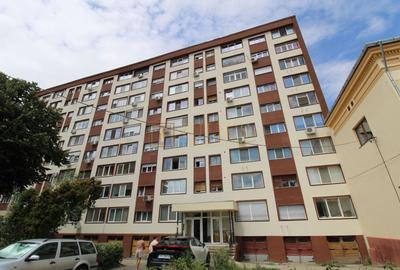 Apartament cu 3 camere decomandat în Semicentral