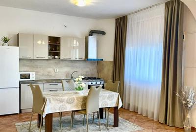 Apartament cu 3 camere decomandat, mobilat în Faleza Nord